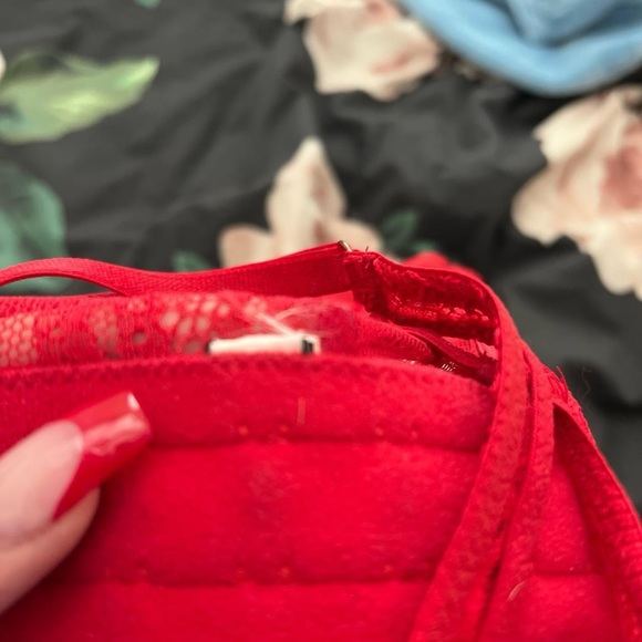 red victoria’s secret corset - Picture 3 of 3